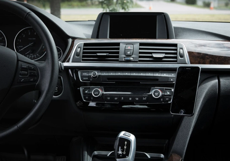 Bmw iphone mount deals